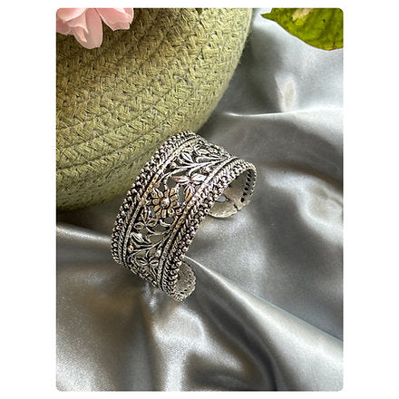 Silver Toned Cutwork Kada